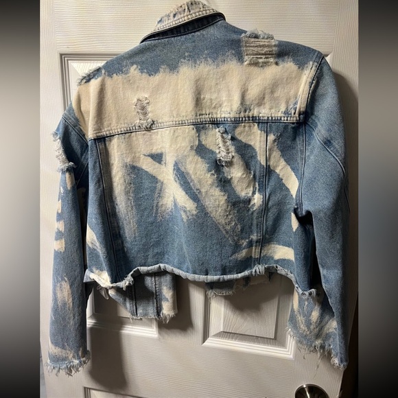 Cropped bleached jean jacket - Picture 2 of 4